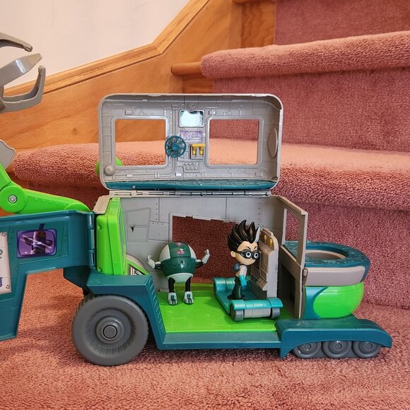 PJ Masks Romeo's Lab Playset - Picture 4 of 6